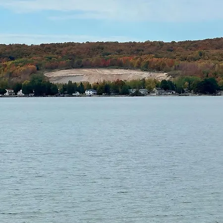 Charming 3 Bedroom Lakefront Cottage - Gateway To Platte Lake & Sleeping Bear Dunes!